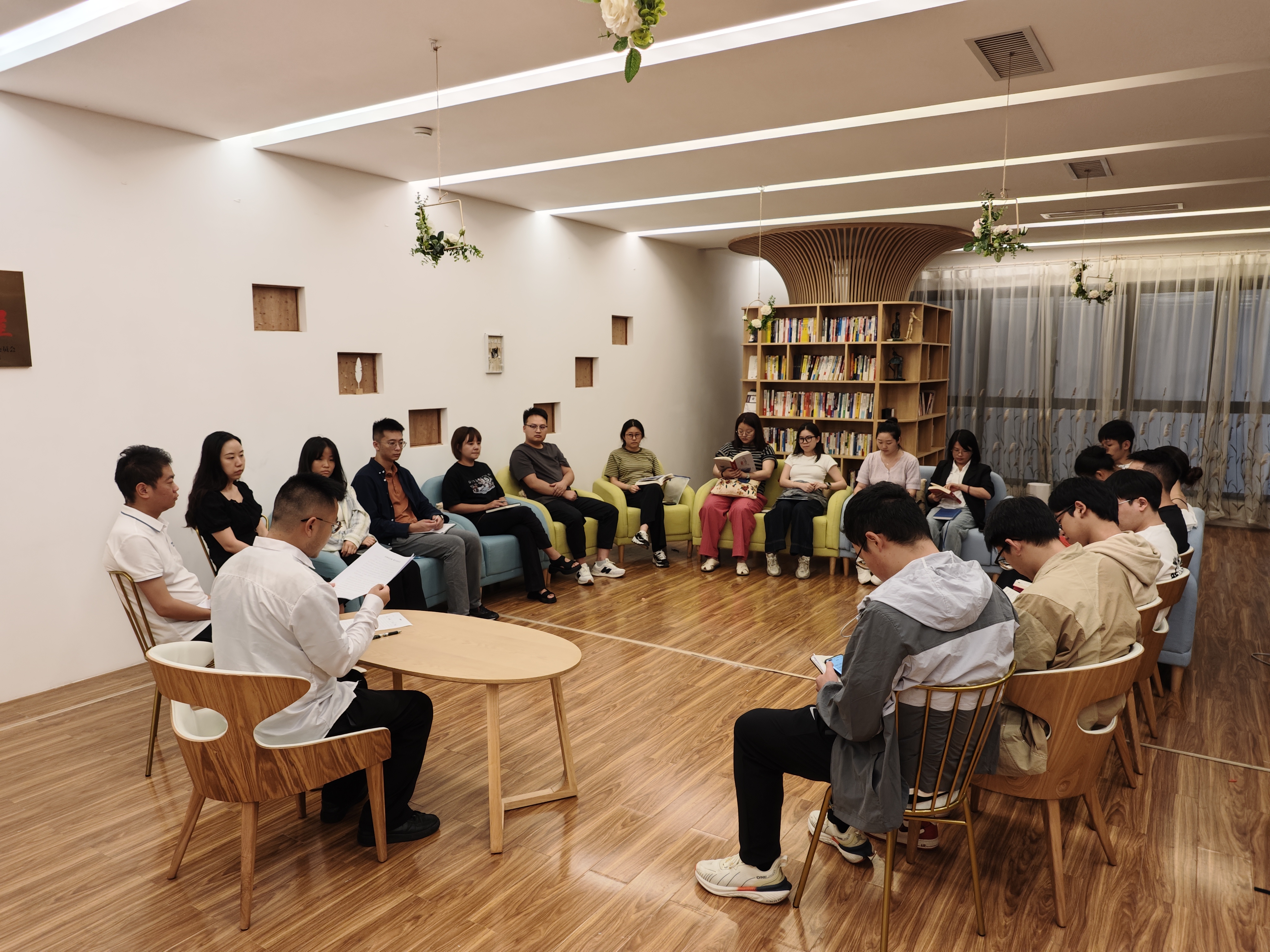 黔通智聯(lián)公司工會(huì)、團(tuán)總支聯(lián)合開展“閱讀紅色經(jīng)典，不忘奮斗初心”主題活動(dòng)